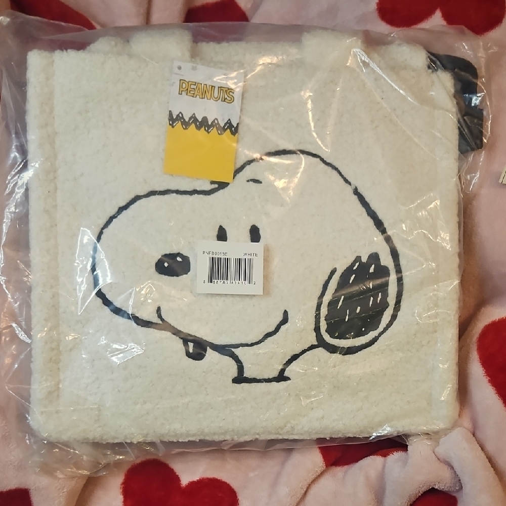 NWT Peanuts Snoopy Cream Sherpa Tote With Zipper